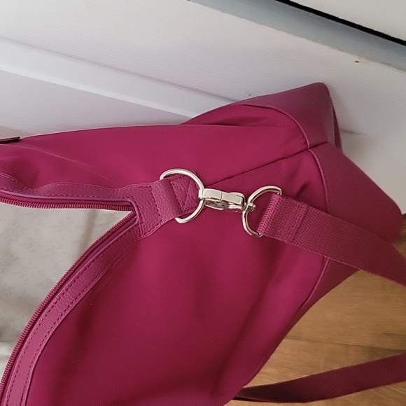 Thirty-One Crushed Berry All Weekend Exclusive Tote - Picture 5 of 6